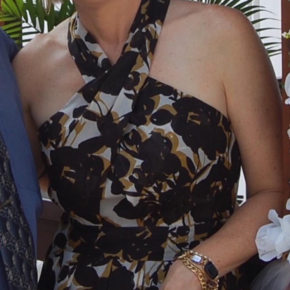 Great dress for a Summer wedding or formal event.